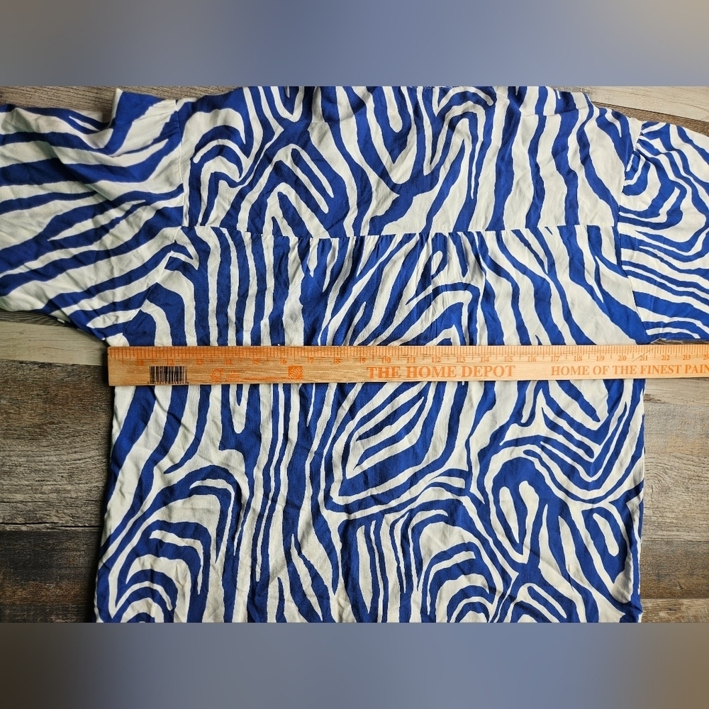 Orlinn Paris Blue and White Zebra pattern Blouse Ruffle Neck & Cuffs - Picture 11 of 12
